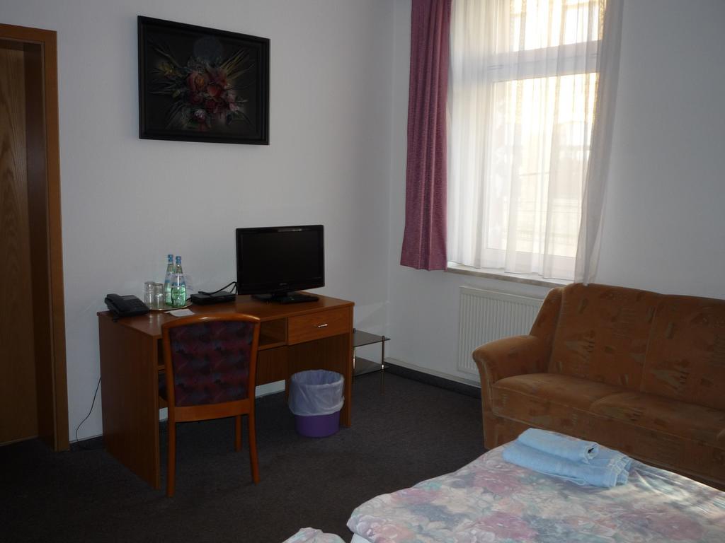 Gasthof & Pension Hause Halle  客房 照片